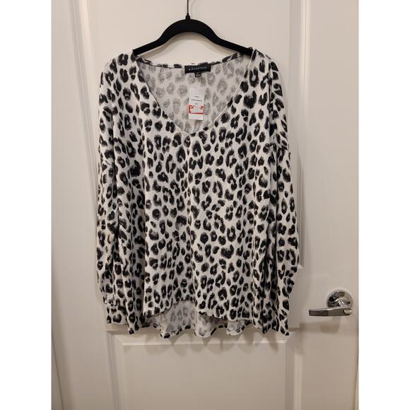 Gibsonlook Leopard Print Vneck fleece sweater - Picture 2 of 9